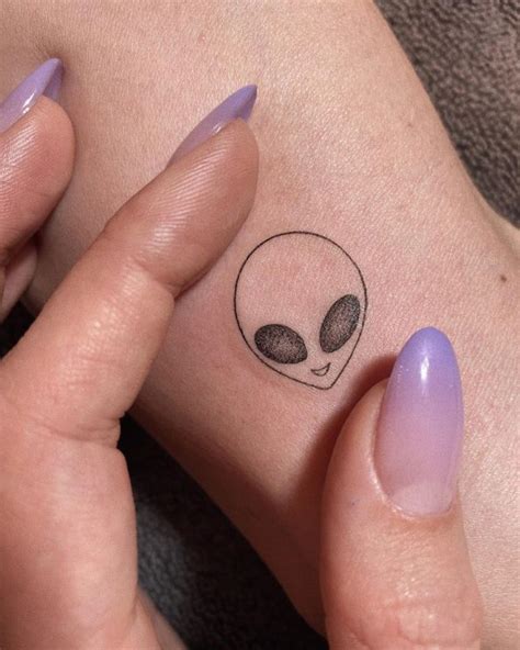 40 fotos de tatuagem de ET para te inspirar a fazer a。